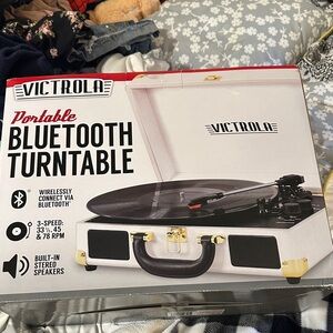 Victrola White Bluetooth Turntable